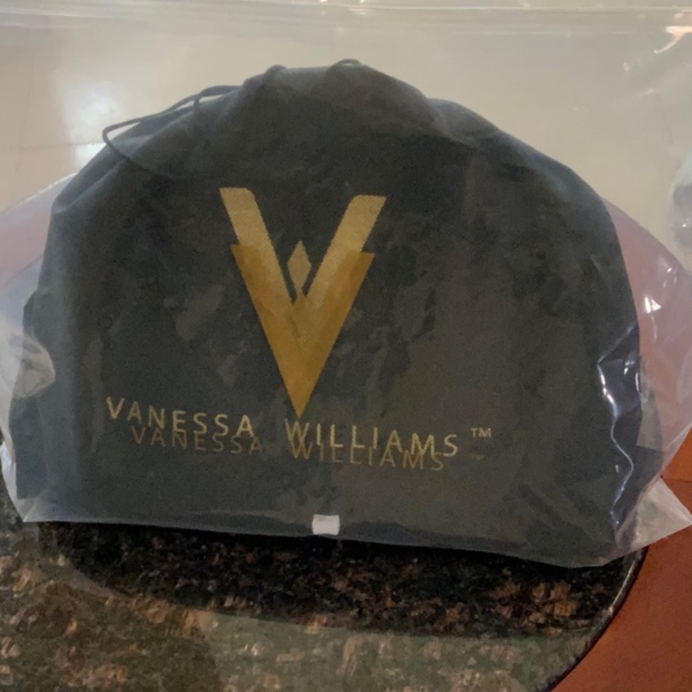 Vanessa Williams Red Croc-Embossed Cosmetic case - Picture 6 of 6